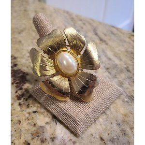 Vintage Jeri-Lou Scarf Clip  Etched Flower Gold Tone Faux Pearl Center 2"